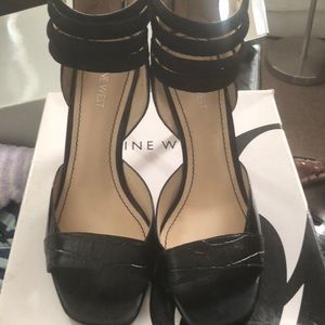 Black patent leather sandals very good condition
